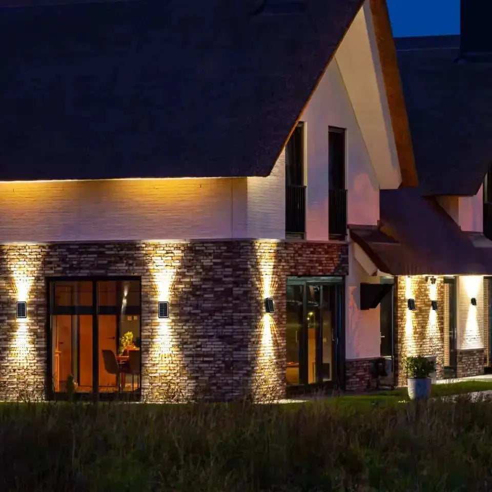 Solar-Powered Color-Changing Light – For Stylish Evenings in the Garden